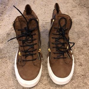 High Fashion Studded sneakers